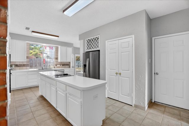 6114 Pinwood Circle, Arlington, TX 76001