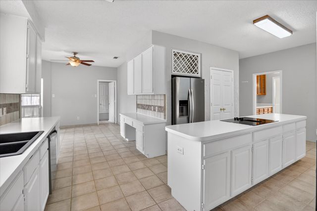 6114 Pinwood Circle, Arlington, TX 76001