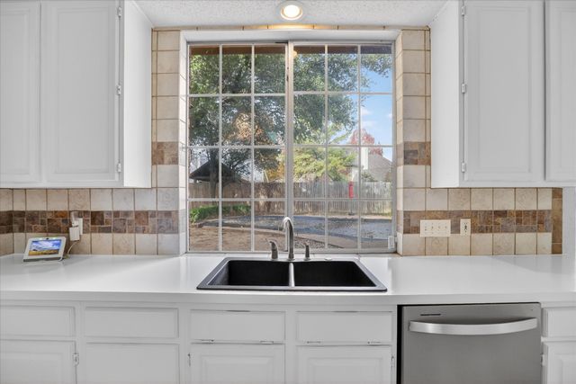 6114 Pinwood Circle, Arlington, TX 76001