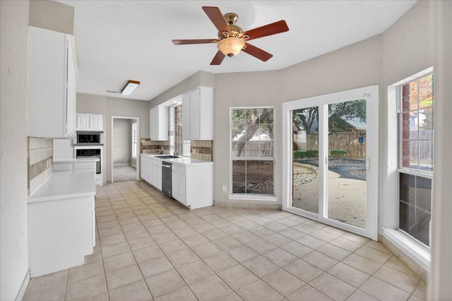 6114 Pinwood Circle, Arlington, TX 76001