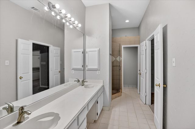 6114 Pinwood Circle, Arlington, TX 76001