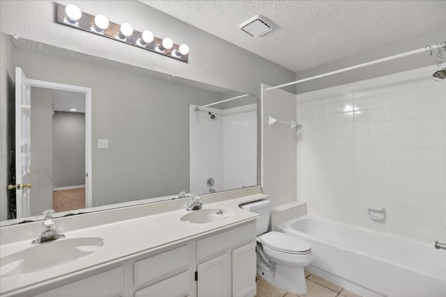 6114 Pinwood Circle, Arlington, TX 76001