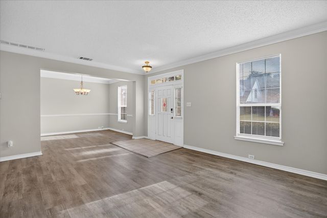 6114 Pinwood Circle, Arlington, TX 76001