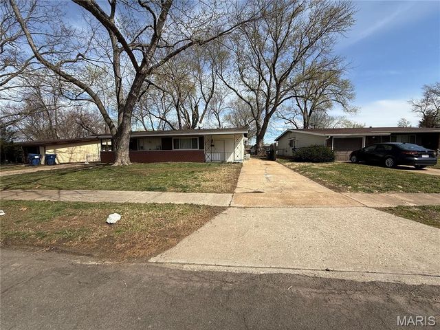 810 Loyola Drive, Florissant, MO 63031