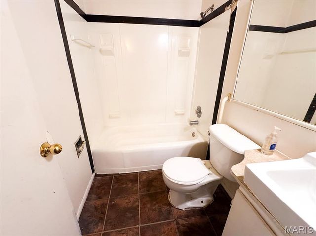 810 Loyola Drive, Florissant, MO 63031
