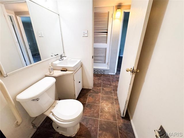 810 Loyola Drive, Florissant, MO 63031