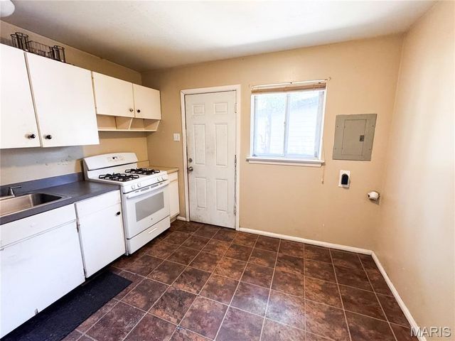 810 Loyola Drive, Florissant, MO 63031