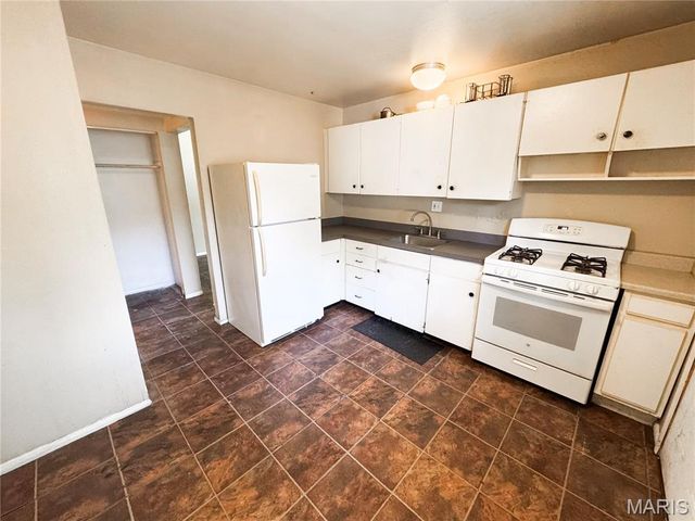 810 Loyola Drive, Florissant, MO 63031