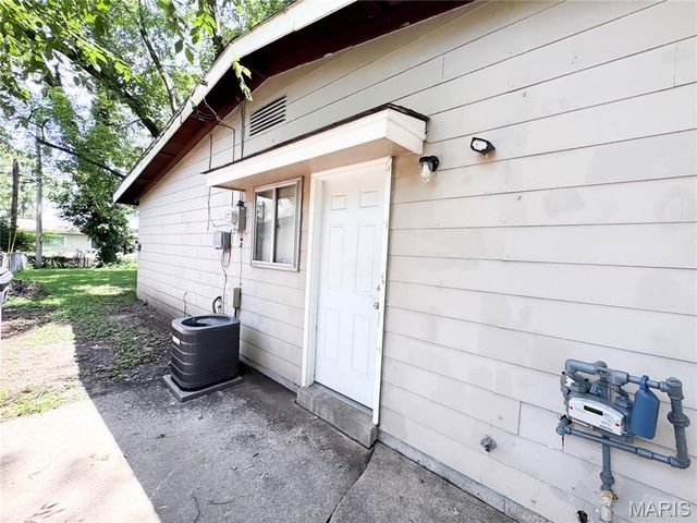 810 Loyola Drive, Florissant, MO 63031