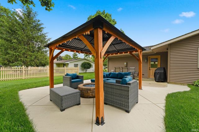 17321 Lee Lane, Harlan, IN 46743
