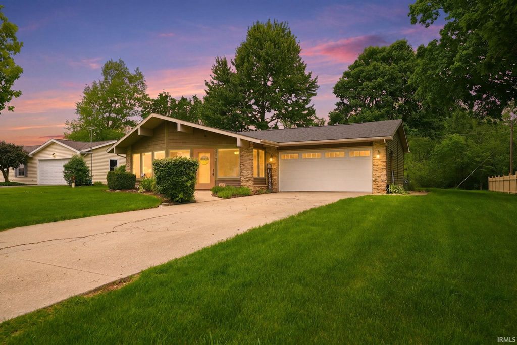 17321 Lee Lane, Harlan, IN 46743