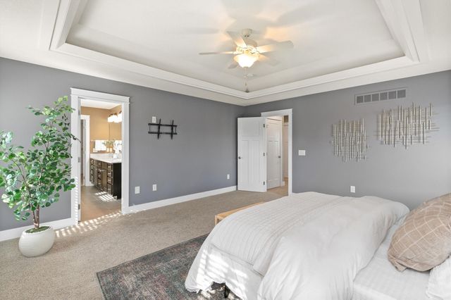 7042 Peckham Street, Johnston, IA 50131