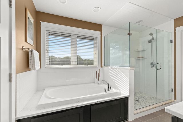 7042 Peckham Street, Johnston, IA 50131