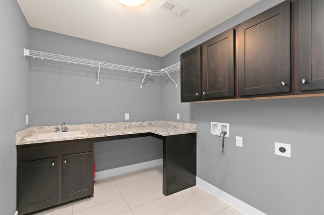 7042 Peckham Street, Johnston, IA 50131