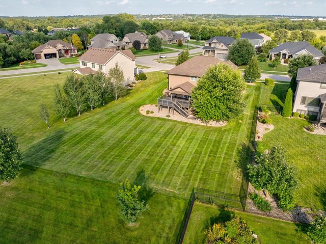 7042 Peckham Street, Johnston, IA 50131