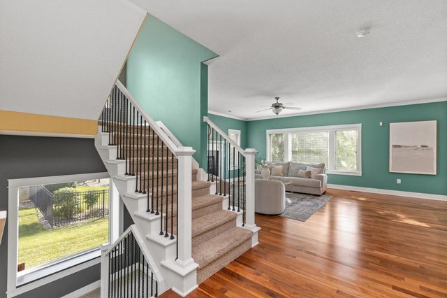7042 Peckham Street, Johnston, IA 50131