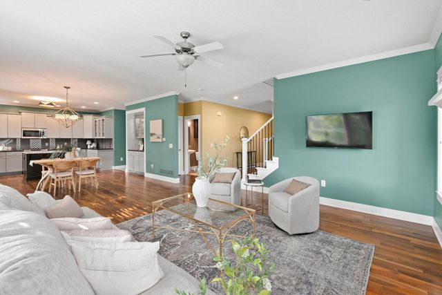7042 Peckham Street, Johnston, IA 50131