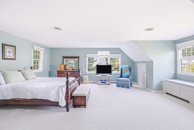 100 Fairway Dr, Halifax, MA 02338