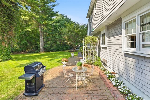 100 Fairway Dr, Halifax, MA 02338