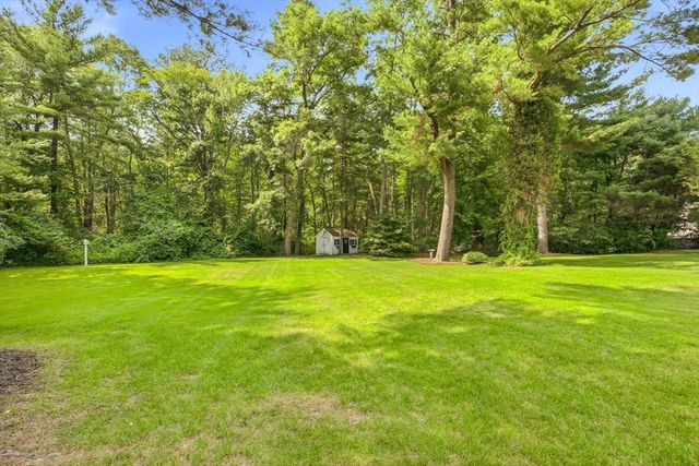 100 Fairway Dr, Halifax, MA 02338