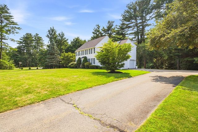 100 Fairway Dr, Halifax, MA 02338