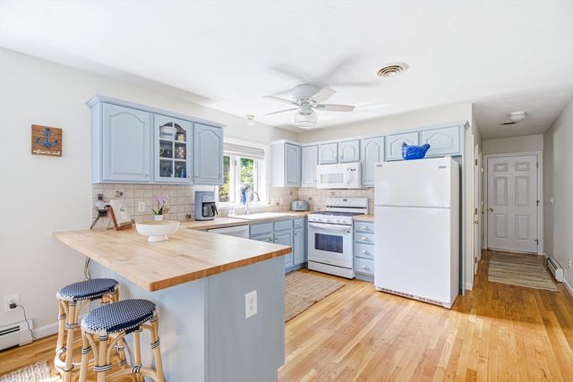 100 Fairway Dr, Halifax, MA 02338
