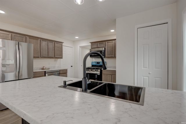 718 S Illinois Street, Bicknell, IN 47512