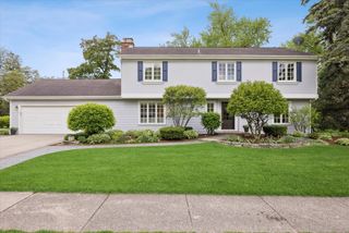 698 N Kenilworth Avenue, Glen Ellyn, IL 60137