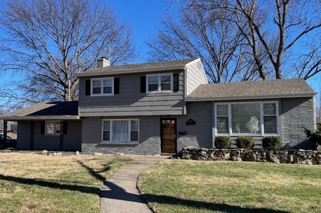 6411 N Highland Avenue, Gladstone, MO 64118