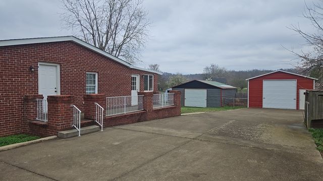 1011 Liberty Cir, White Bluff, TN 37187