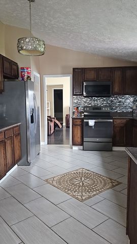 1011 Liberty Cir, White Bluff, TN 37187