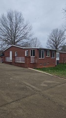 1011 Liberty Cir, White Bluff, TN 37187