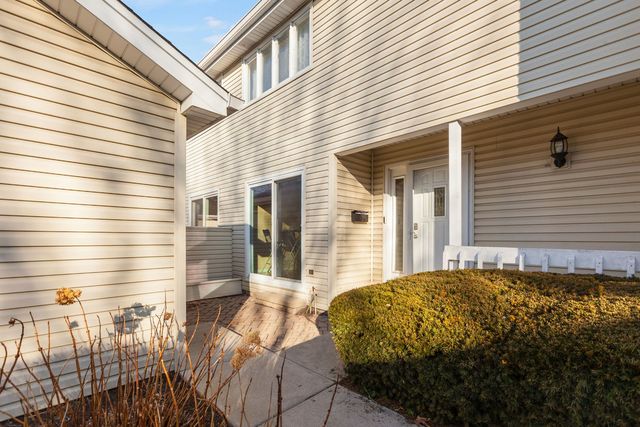 2281 Club House Avenue, Naperville, IL 60563
