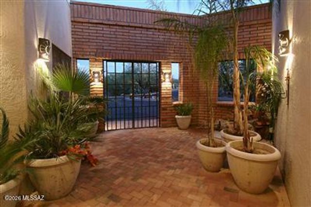 2855 W Lambert Lane, Tucson, AZ 85742