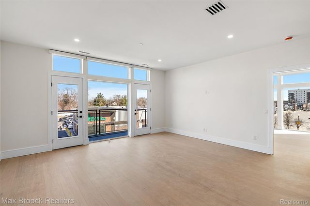 110 Austin Avenue 201, Royal Oak, MI 48067