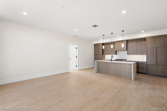 110 Austin Avenue 201, Royal Oak, MI 48067