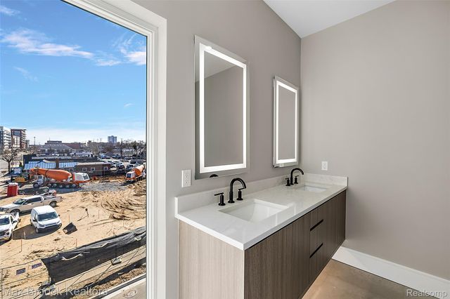110 Austin Avenue 201, Royal Oak, MI 48067