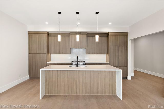 110 Austin Avenue 201, Royal Oak, MI 48067