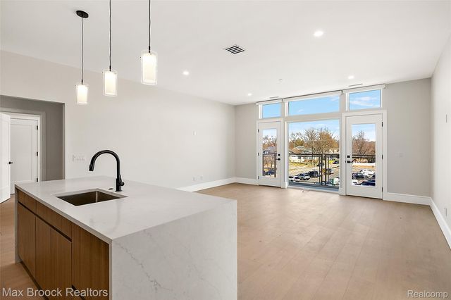 110 Austin Avenue 201, Royal Oak, MI 48067