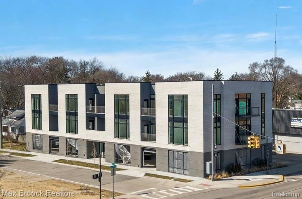 110 Austin Avenue 201, Royal Oak, MI 48067