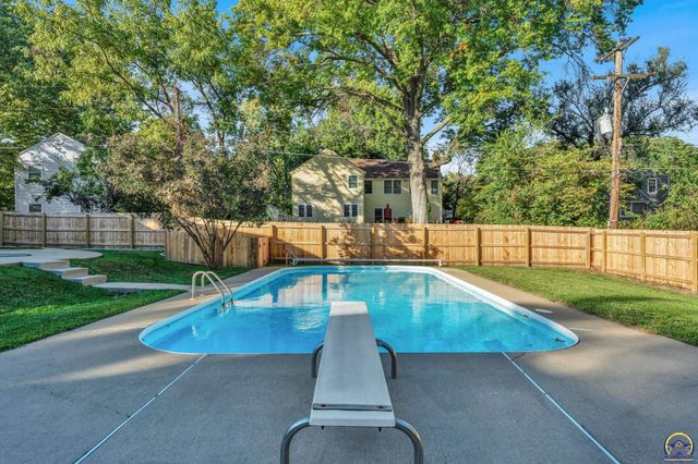 1912 SW Westwood DR, Topeka, KS 66604