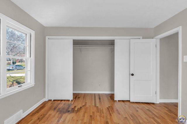 1912 SW Westwood DR, Topeka, KS 66604