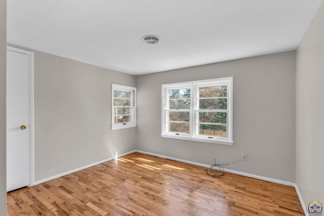 1912 SW Westwood DR, Topeka, KS 66604