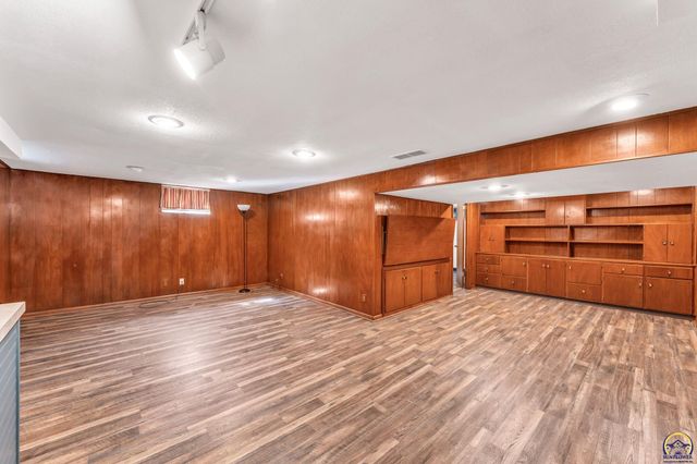 1912 SW Westwood DR, Topeka, KS 66604