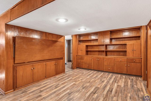 1912 SW Westwood DR, Topeka, KS 66604