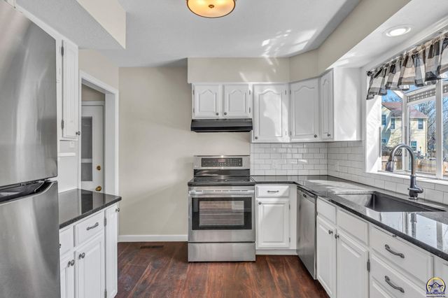 1912 SW Westwood DR, Topeka, KS 66604