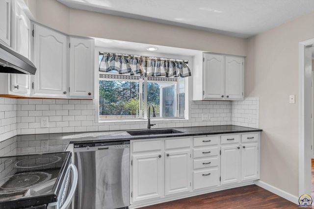 1912 SW Westwood DR, Topeka, KS 66604