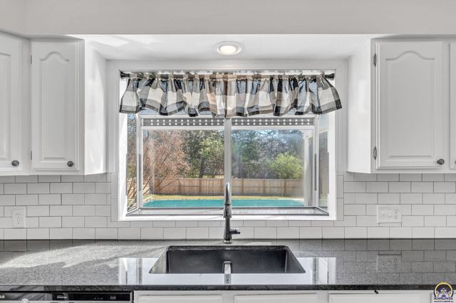 1912 SW Westwood DR, Topeka, KS 66604