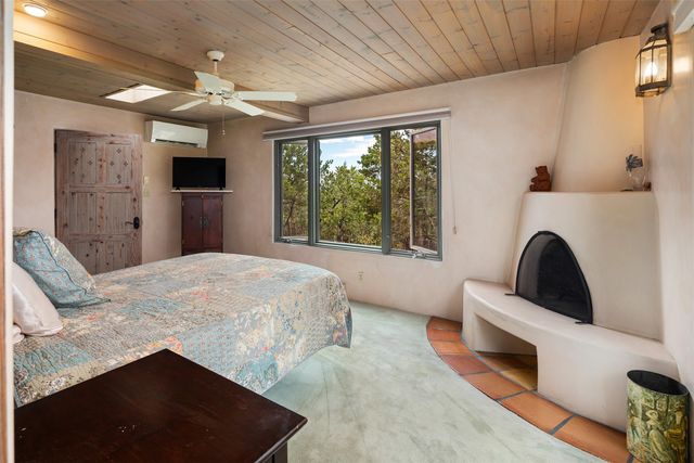 2028 Calle Lejano, Santa Fe, NM 87501