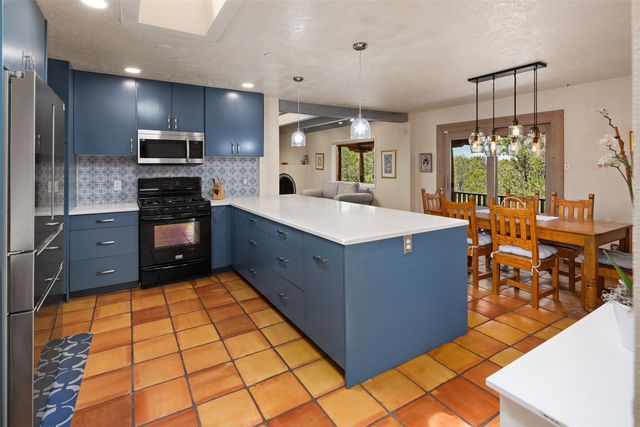 2028 Calle Lejano, Santa Fe, NM 87501